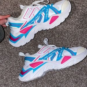 Fila sneakers/ tennis shoes